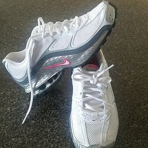 Nike reax size 7. Never worn only tried on.